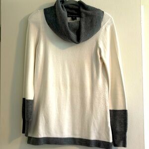 GUC French Connection gray/white sweater